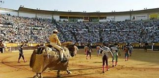 Paseíllo en el coso de la Avda. de Pardaleras. (FOTO: Taurodelta)